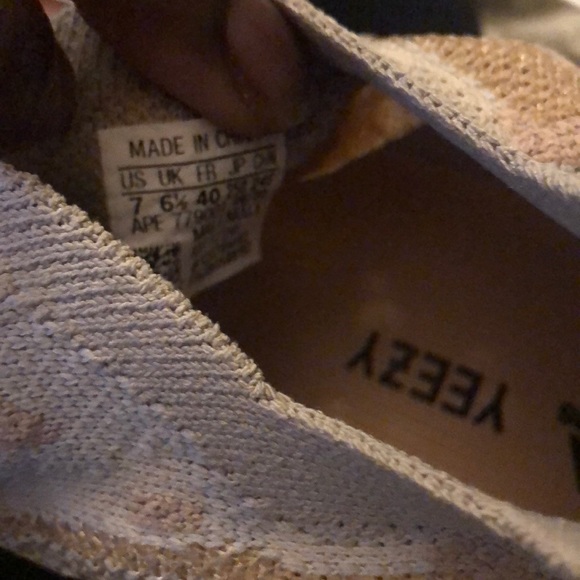 Yeezy 380 pepper reflective size 7 never been worn main image 6